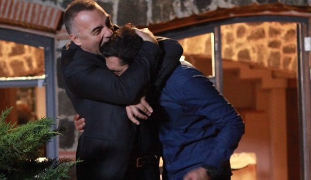 Eşkıya Dünyaya Hükümdar Olmaz, zirveyi bırakmıyor!