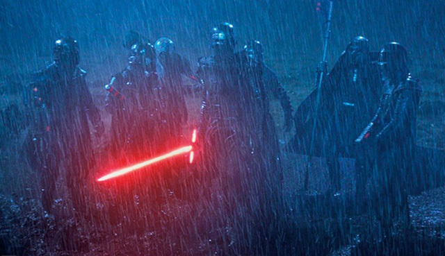 Star Wars: Bölüm VII - Güç Uyanıyor filminden yeni kareler geldi