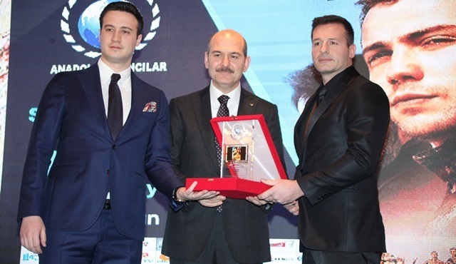 SÖZ dizisine bir ödül de Anadolu Yayıncılar Derneği’nden geldi!