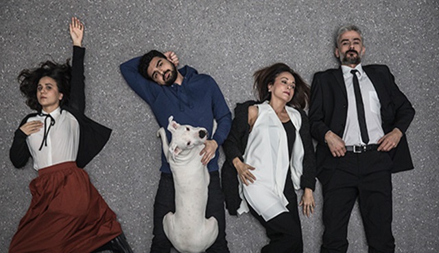 Köpeklerin İsyan Günü: İzlemekle lanetlenen, her devirde kaybedendir