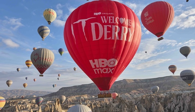 HBO Max’in Kapadokya'da uçan balon projesi sokak hayvanlarına yatak oldu!