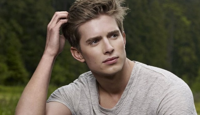 Drew Van Acker, Titans'ın 2. sezonunun kadrosunda