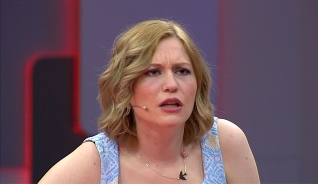 Ben Bilmem Eşim Bilir: Yarışmacıların tanışma hikayesi herkesi gülmekten kırdı geçirdi!