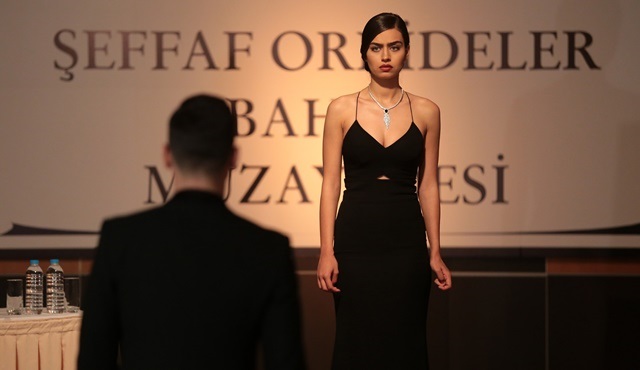 Never Let Go | Nur decides to go back to modeling-- and Yiğit goes mad!