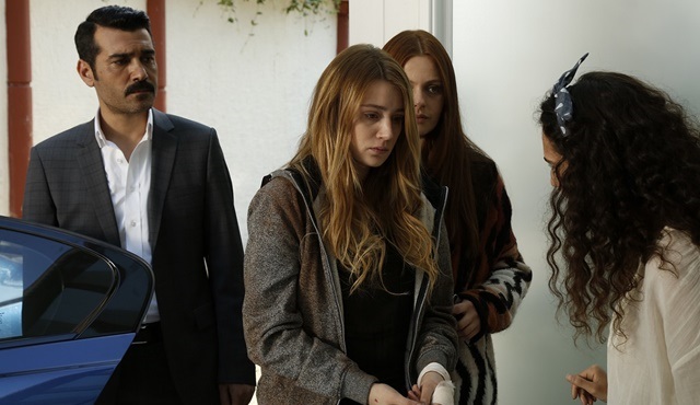 Heartbreak | Nazlı tries to avoid Fırat out of desperation
