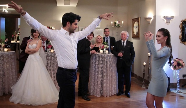 Kara Sevda'da bu Harmandalı çok konuşulacak!