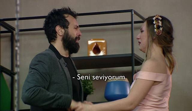 Kısmetse Olur'da Daniela eve veda etti, gözyaşları sel oldu!