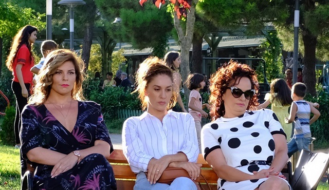 Koca Koca Yalanlar tüm kategorilerde zirvede!