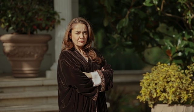 Reyhan'ın sakladığı sırlar aileyi geri dönülmez bir çatışmanın eşiğine getiriyor!