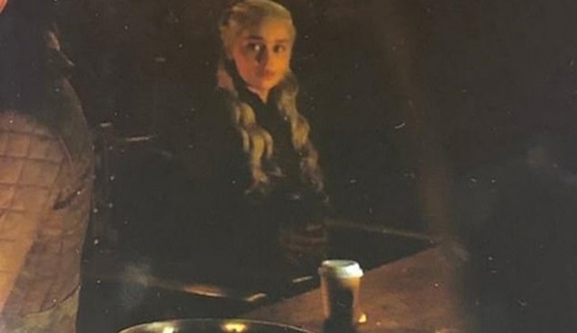 Game of Thrones'un yeni bölümündeki kahve bardağı sosyal medyanın gündemine oturdu!