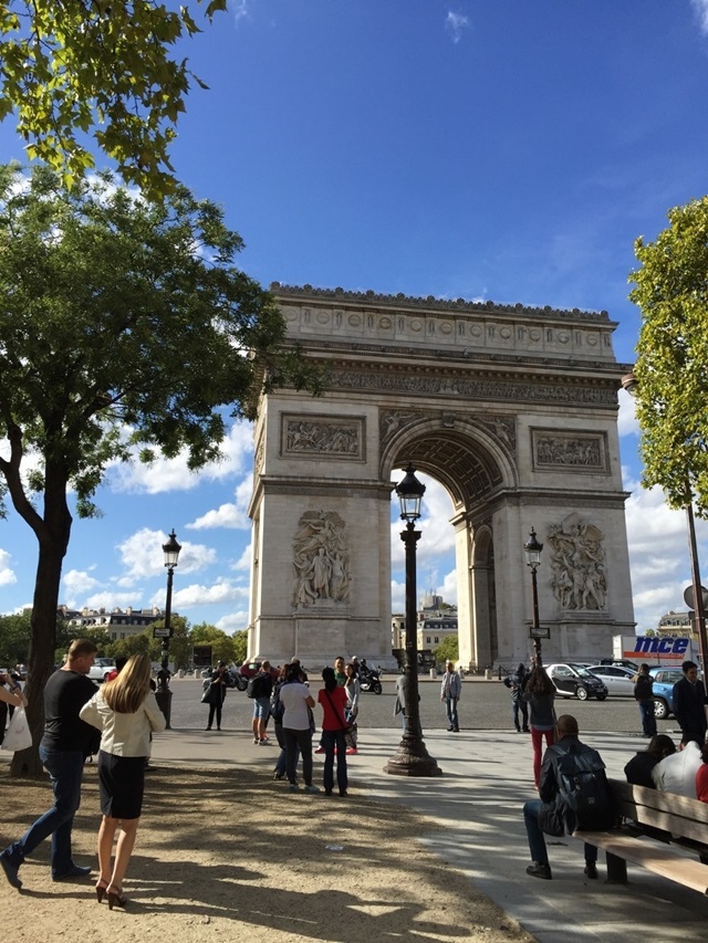 Çok Gezenti - Paris