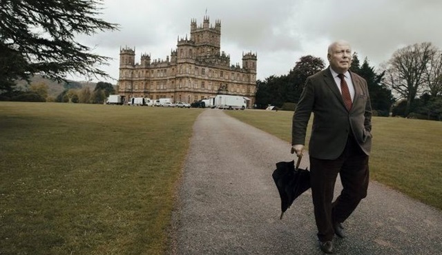 Downton Abbey'in yaratıcısı Julian Fellowes'in yeni dizisi HBO'ya transfer oldu