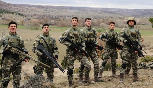 Savaşçı: Atın iyisine doru, yiğidin iyisine deli derler!