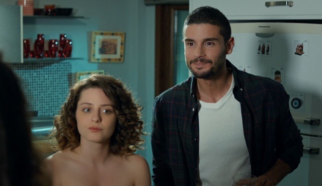 İlişki Durumu: Evli | Ayşegül has a new guest 