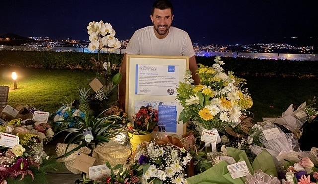 Engin Akyürek’in doğum günü hayranları tarafından aynı anda kutlandı!