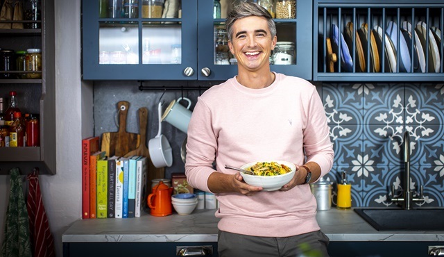 Donal ile Pratik Aile Yemekleri yeni bölümleriyle 24Kitchen ekranlarında!