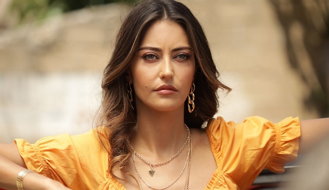 Oluversin Gari film serisinin ilk filmi Aşk Oluversin Gari 6 Temmuz'da FOX'ta!