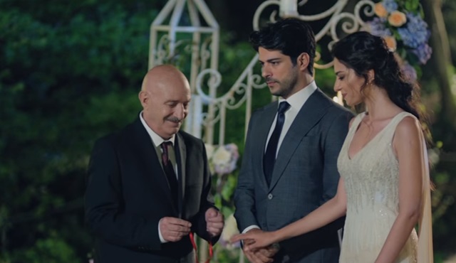 Kara Sevda'da Kemal ve Asu nişanlanıyor!