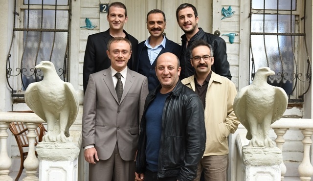 Sevmeye meyyalim vallahi kardeşlikten*