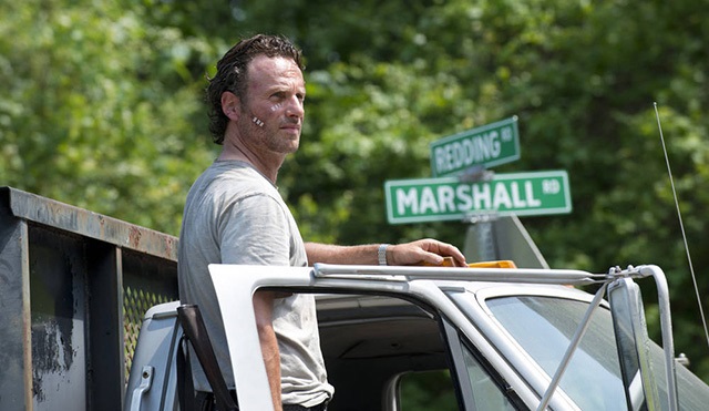 The Walking Dead 6. sezona Amerika dışında nasıl başladı?