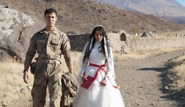 Sevdiğim Sensin: Bir hiçim, hiçliğimde biçare