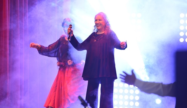 Suzan Kardeş, bu kez İlker Ayrık'la Bir Sıfır'ı coşturuyor!