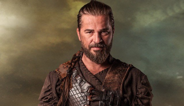 Diriliş Ertuğrul: Ertuğrul Bey, sosyal medya canlı yayınında!