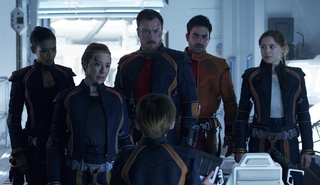 Lost in Space: Uzak bir galaksideki aile draması