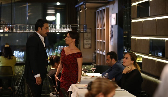 Family Secrets | Nilgün raids Suzan and Kemal's business dinner 