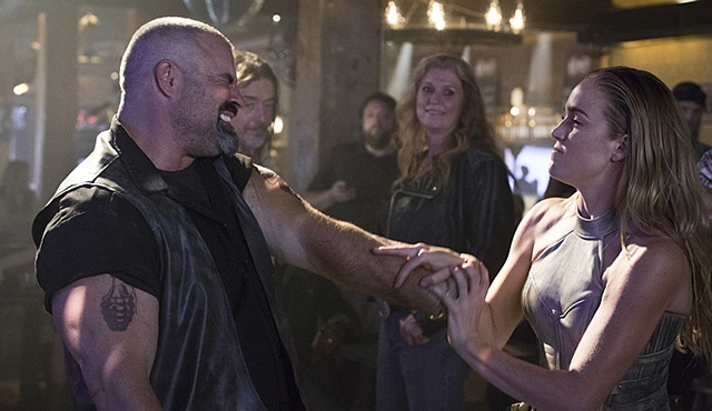 Legends of Tomorrow'dan kısa bir sahne paylaşıldı
