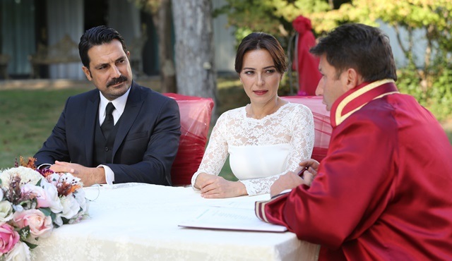 Family Secrets | Kemal marries Nilgün despite Suzan's efforts to stop them 