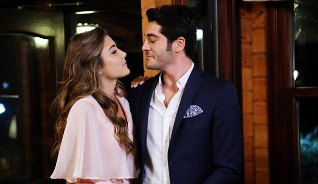 Aşk Laftan Anlamaz | Murat and Hayat each plan a confession of their own 