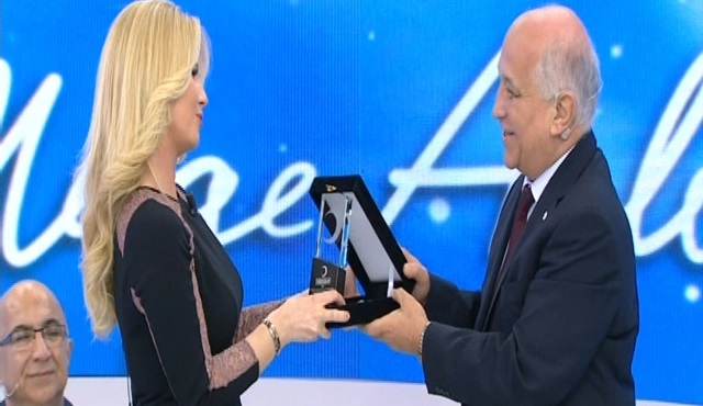 Kızılay’dan Müge Anlı’ya teşekkür plaketi!
