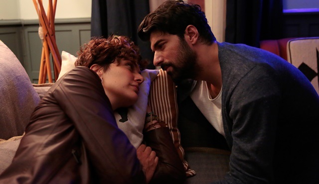 Engin Akyürek ve Bergüzar Korel, Bir Aşk İki Hayat’ı hayranlarıyla izleyecek!