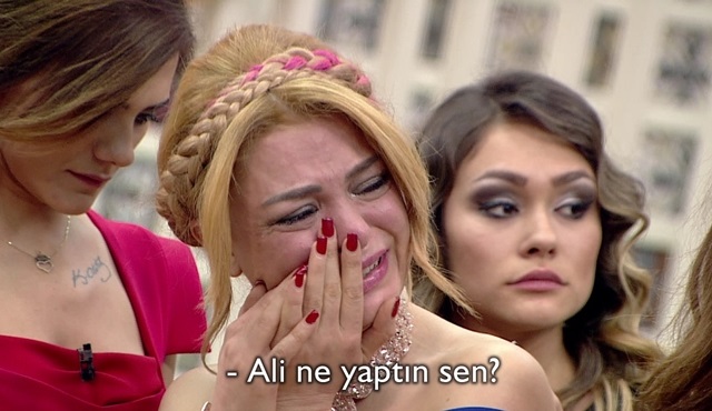 Kısmetse Olur'da Ali eve veda Etti, Mehtap gözyaşlarına boğuldu!