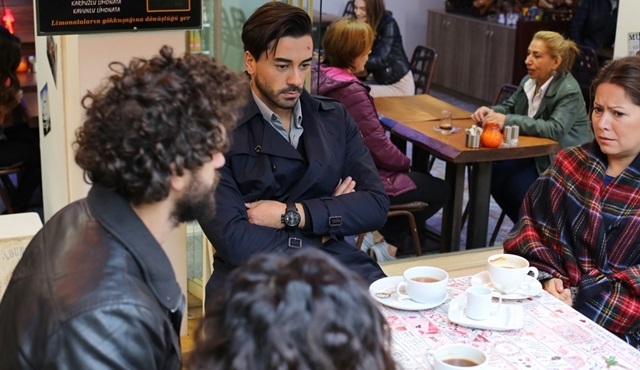 Sosyal TV | Pazar günleri zirve Seviyor Sevmiyor'dan sorulur!