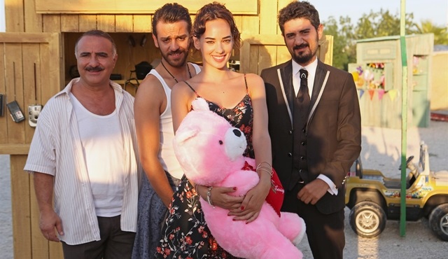 Kara Bela oyuncularının sette eğlenceli dakikaları!