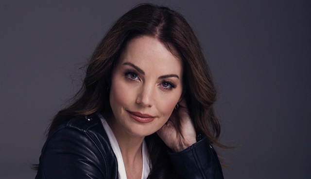 Erica Durance de Crisis on Infinite Earths bölümleri için yeniden Lois Lane oluyor
