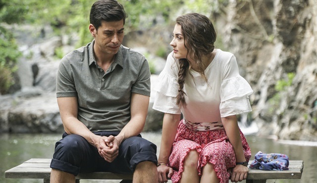 Başrollerini Burcu Özberk ve Alper Saldıran paylaştığı Badem Şekeri filmi FOX'ta!