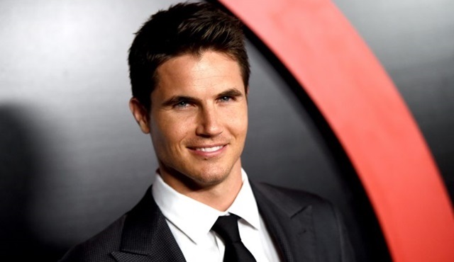 Robbie Amell, The Flash'ta yeniden rol alacak