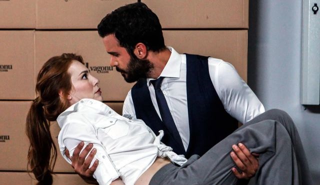 Defne ve Ömer zirvedeki yerini yine kimseye kaptırmadı!