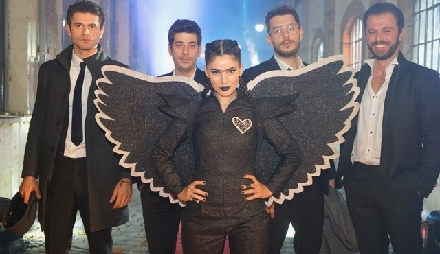 Feride filmine ünlü isimler konuk olmaya devam ediyor!