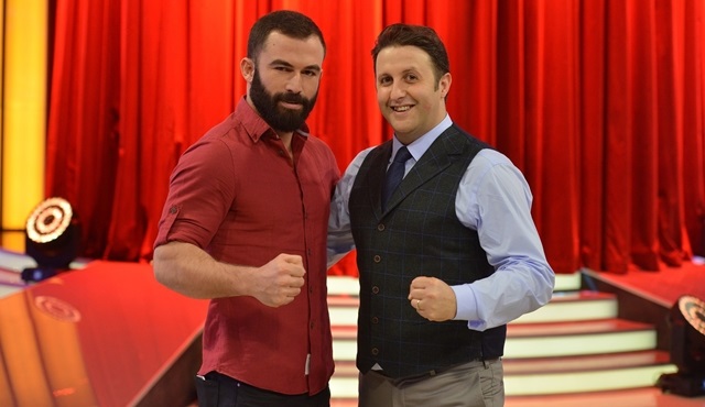 İlker Ayrık Turabi'den mani şov!