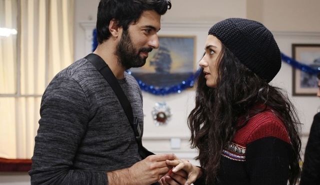 Engin Akyürek'ten türkülü serenat!