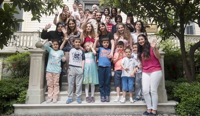 Erkan Kolçak Köstendil, Tohum Otizm Vakfı’nın okulunda öğrencilerle bir araya geldi!