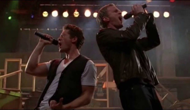 İnsanın içini umutla dolduran Glee performansları