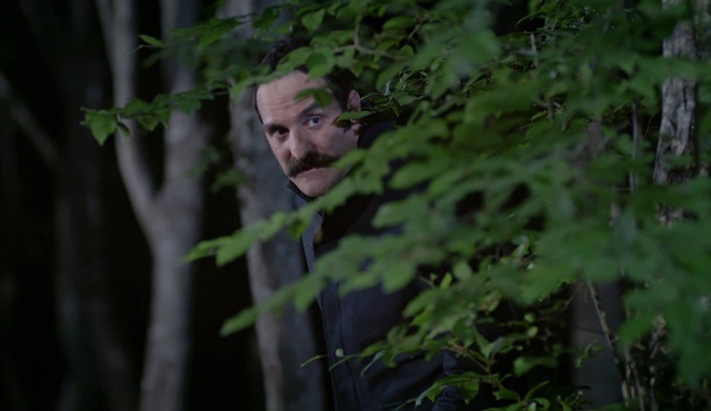 Kertenkele | Ambushed and cornered