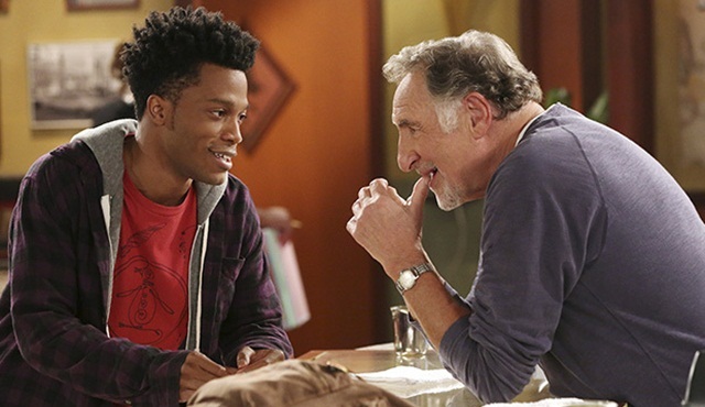 CBS'ten yeni bir dizi geliyor: Superior Donuts