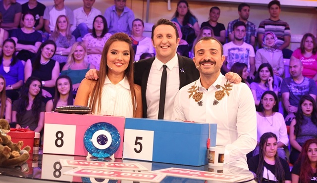 Demet Akalın ve Okan Kurt çifti İlker Ayrık’la  Var Mısnız Yok Musunuz’da yarışacak!