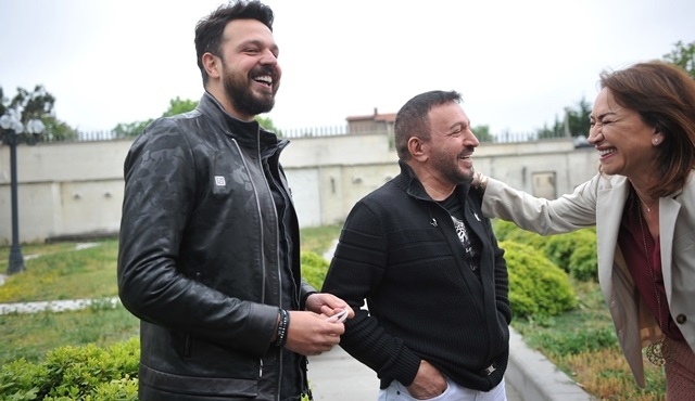 ‘Demet Akbağ ile Çok Aramızda’ Mustafa Topaloğlu ve Ata Demirer’i şakaladı!